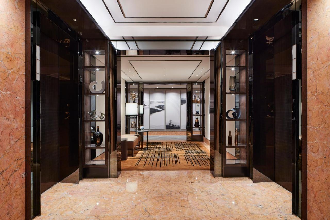 Four Seasons 5* Hong Kong